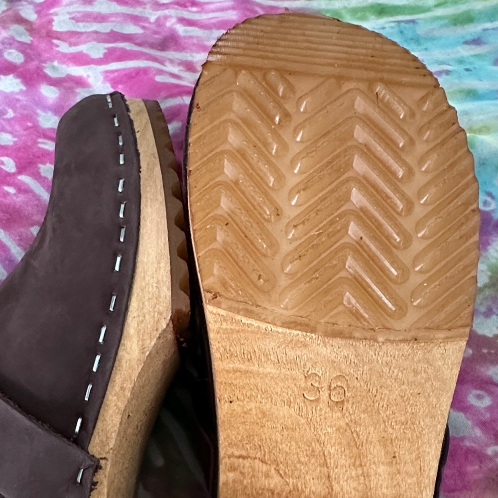Women's Vollsko Brown Clogs - Picture 4 of 9